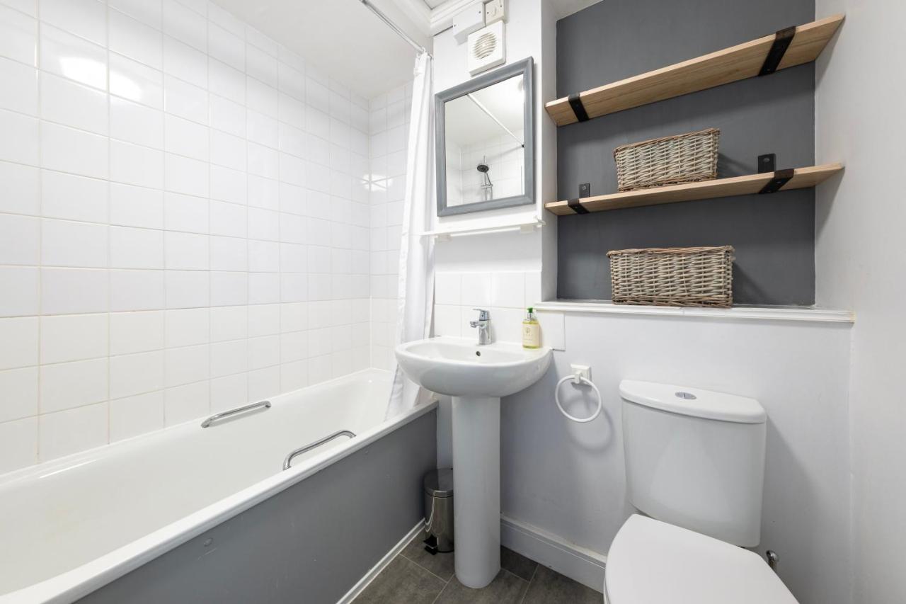 Super City Centre Apartment - Two Bedrooms, Perfect Location บาธ ภายนอก รูปภาพ