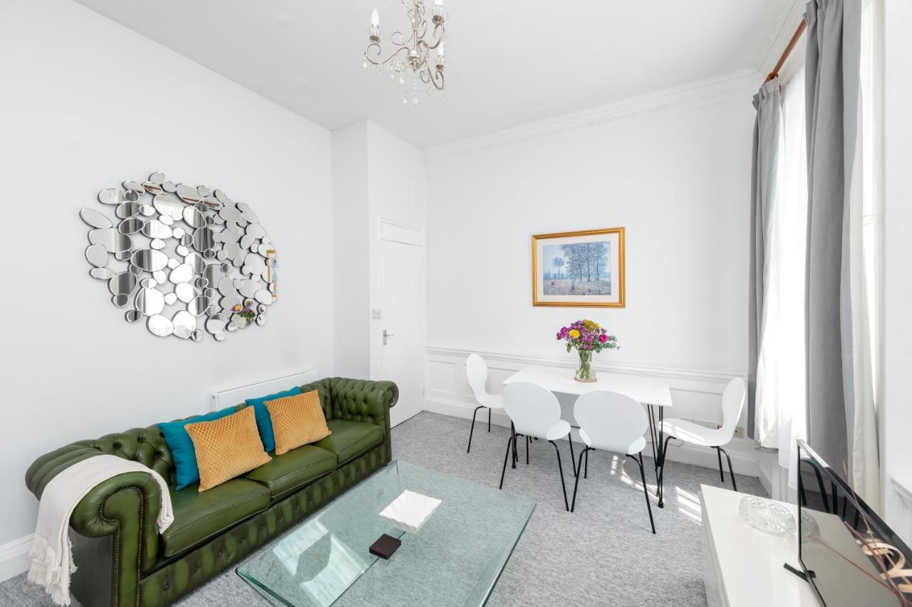 Super City Centre Apartment - Two Bedrooms, Perfect Location บาธ ภายนอก รูปภาพ